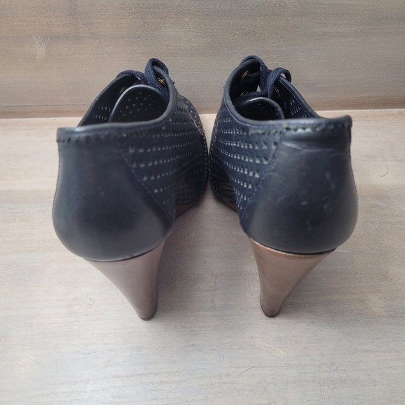 Tory Burch Women's Victor Perforated Leather Wedge Shoes 6.5 Navy Blue Brown - Picture 6 of 14